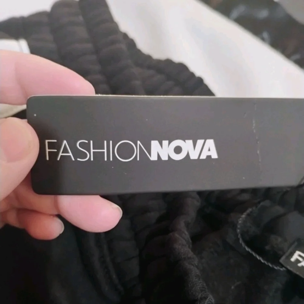 Fashion Nova Black and White Wide Leg Sweatpants NWT - Picture 5 of 12